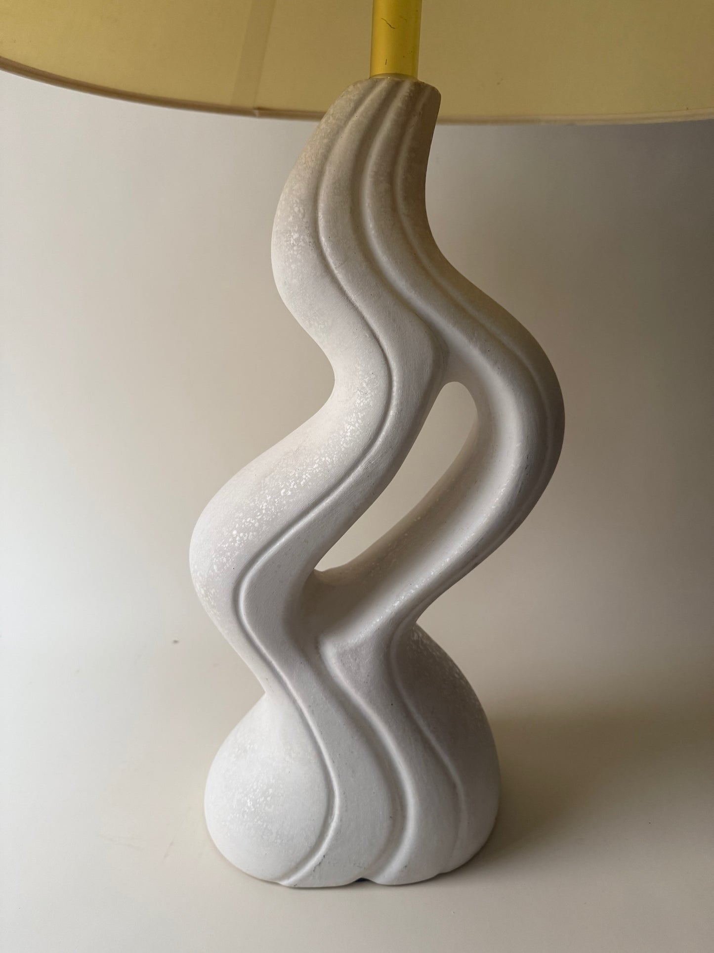 1980s postmodern sculptural wavy white textured ceramic table lamp