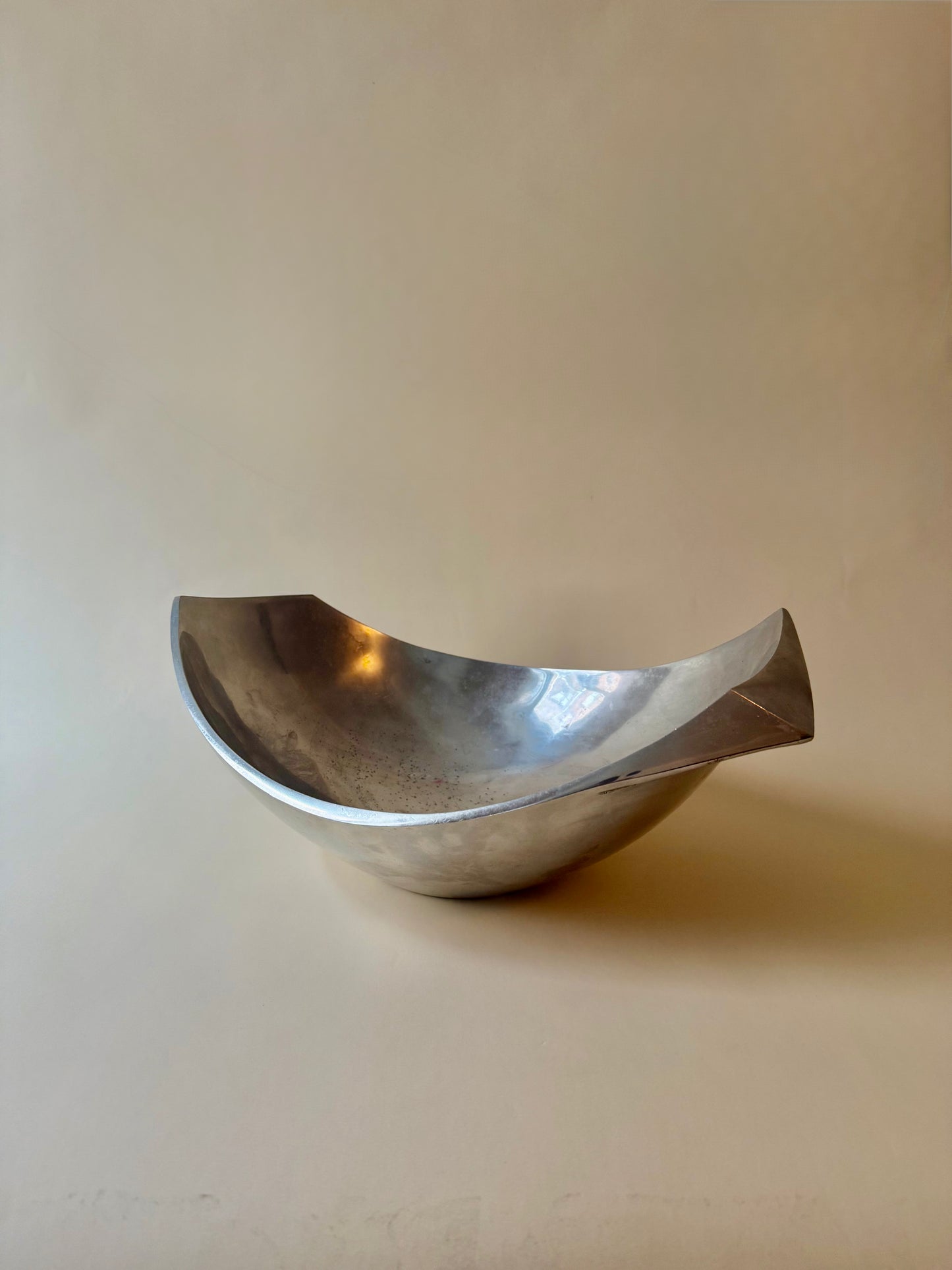 1980s Metaal Silver Tone Aluminum Large Fruit Bowl Designed by Michael Lax